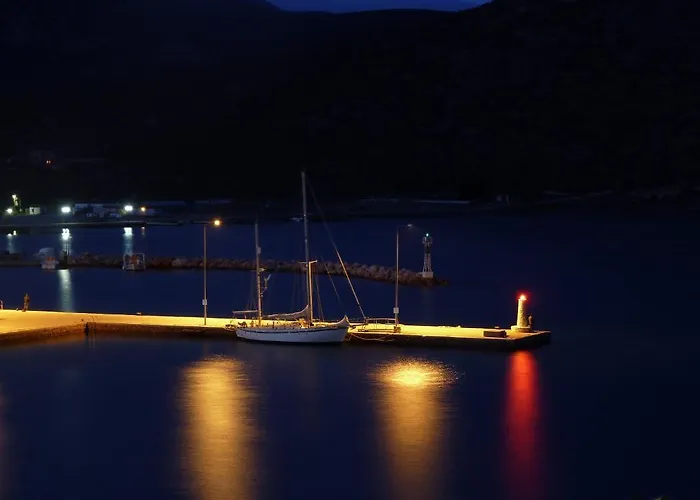 Ξενοδοχείο με διαμερίσματα πανσιόν ζωή 3*