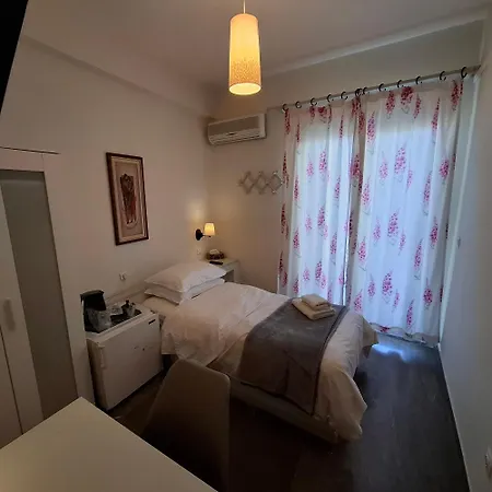 Ξενοδοχείο με διαμερίσματα πανσιόν ζωή 3*