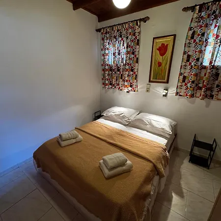Zoe Apartahotel 4*
