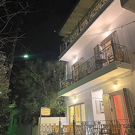 מלון דירות Zoe 4*
