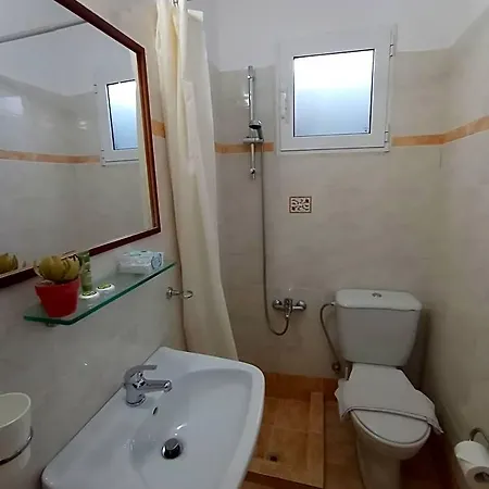 מלון דירות Zoe 4*