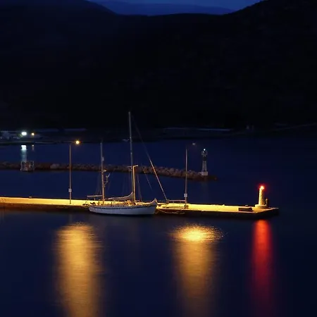 Ξενοδοχείο με διαμερίσματα πανσιόν ζωή 3*