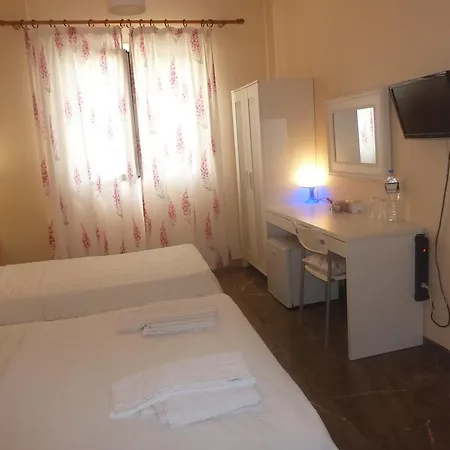 Ξενοδοχείο με διαμερίσματα πανσιόν ζωή 3*