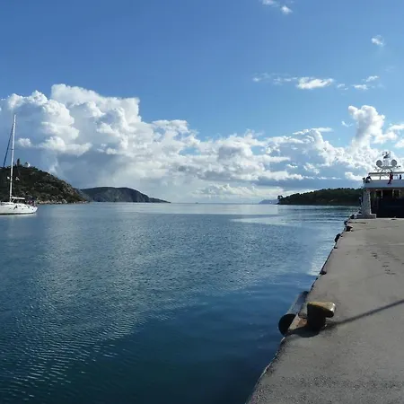 Ξενοδοχείο με διαμερίσματα πανσιόν ζωή 3*